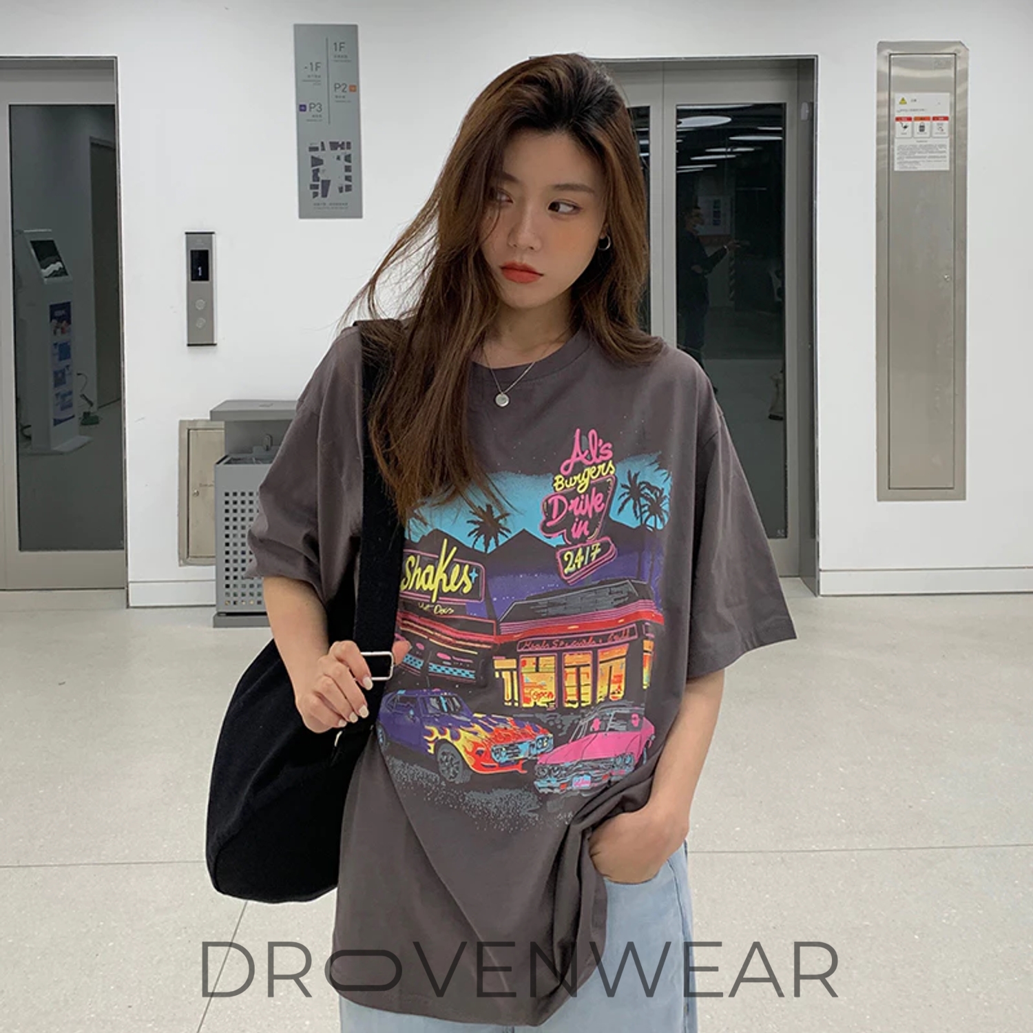 Retro 80s Drive-In Diner Graphic Tee - Vintage Car Scene Oversized Black Streetwear T-Shirt Retro 80s Drive-In Diner Graphic Tee - Vintage Car Scene Oversized Black Streetwear T-Shirt