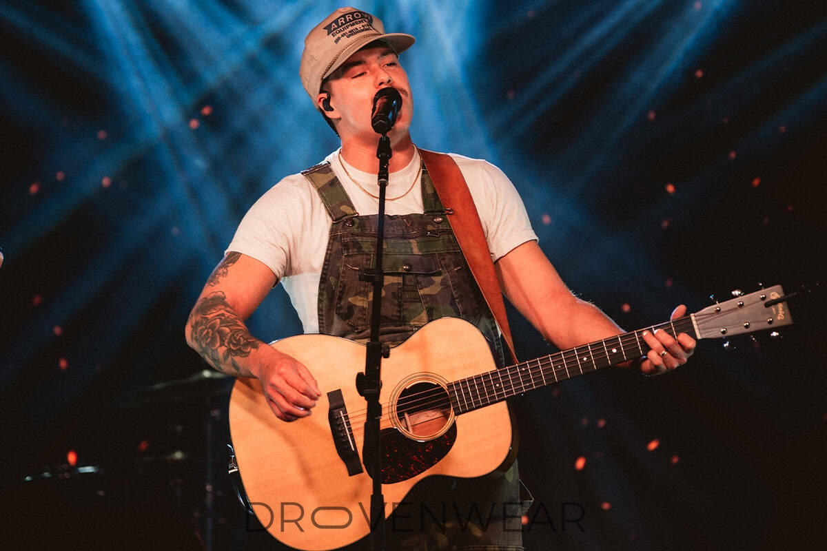 Zach-John-King-Cancels-Shows-A-Heartfelt-Response-to-Family-Tragedy-1